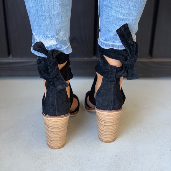 Bombay Genuine Ankle Wrap Ties Block Heel Sandal - Picture 4 of 5